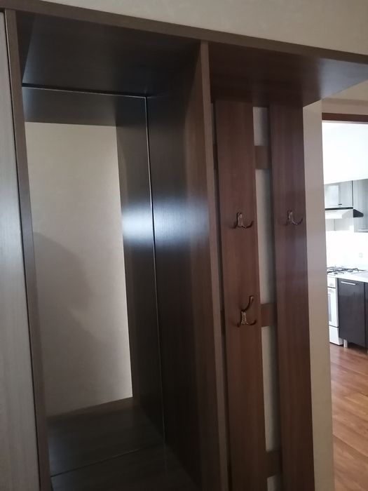 Продам объемную прихожую