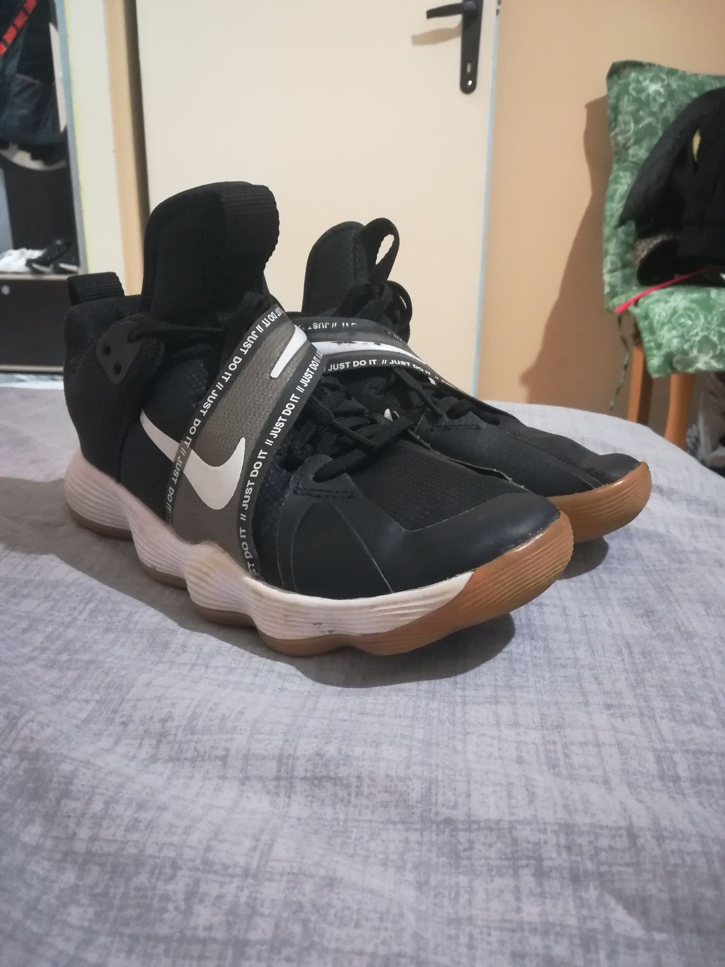 Продавам маратонки Nike hyperset