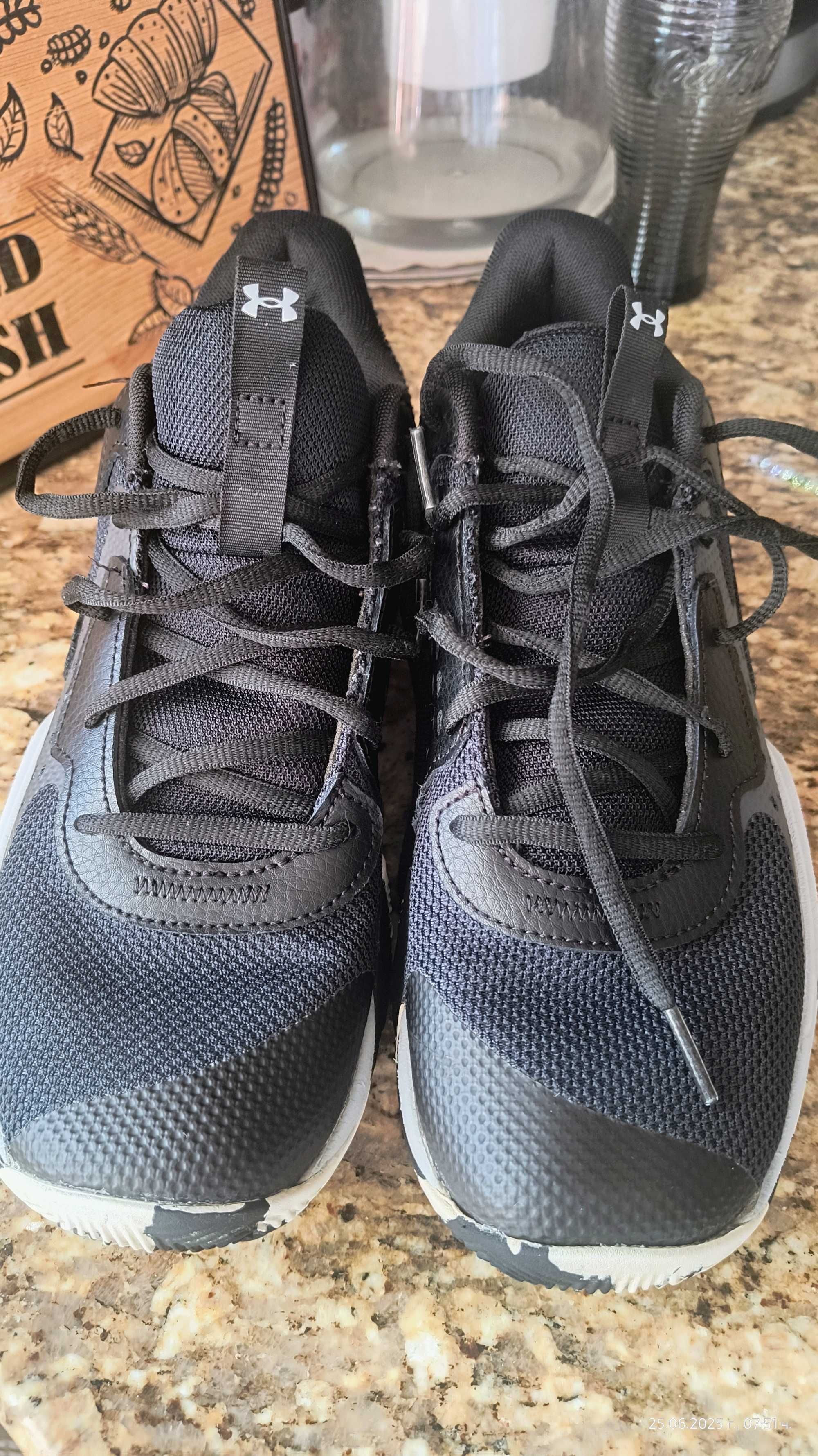 Маратонки Nike и Under armour