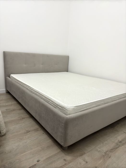 Продаеться двухспальная кровать с ортопедическим матрасом.Бренд Аскона