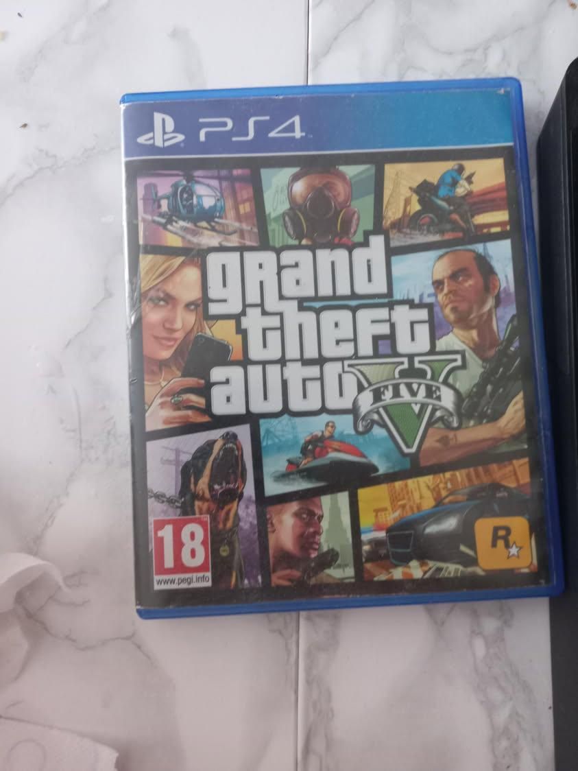 Продавам PlayStation4
