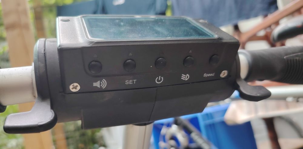 Vand trotineta electrica Kugoo foarte intretinuta