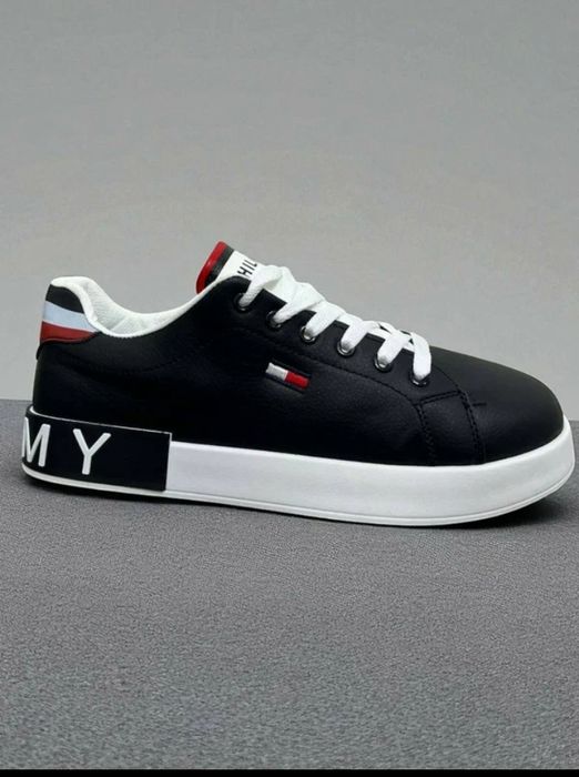 Tommy Hilfiger: erkaklar kedasi, krasovka