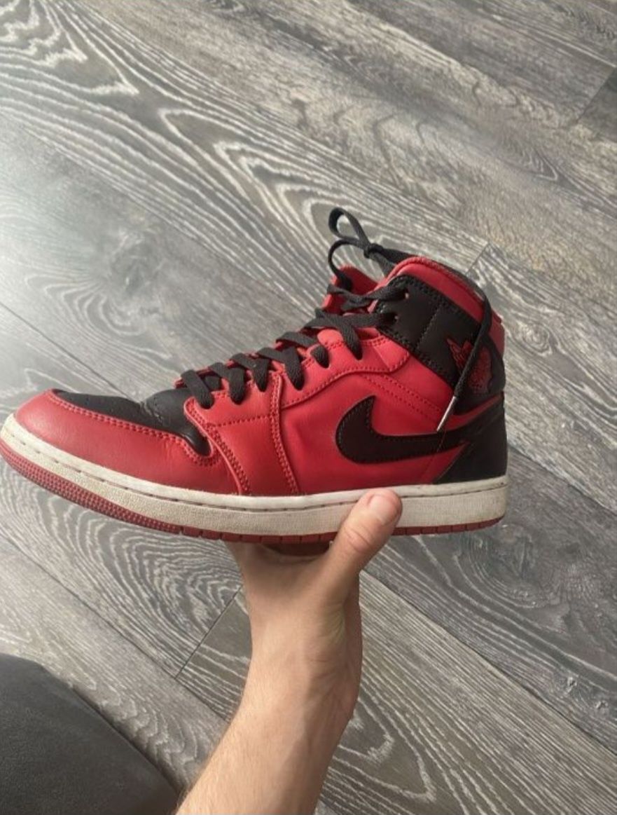 Nike Jordan 1 Mid Bred Reverse