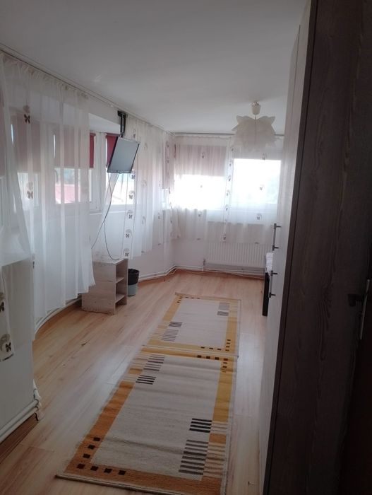 Inchiriez camere, mobilate, utilate complet.