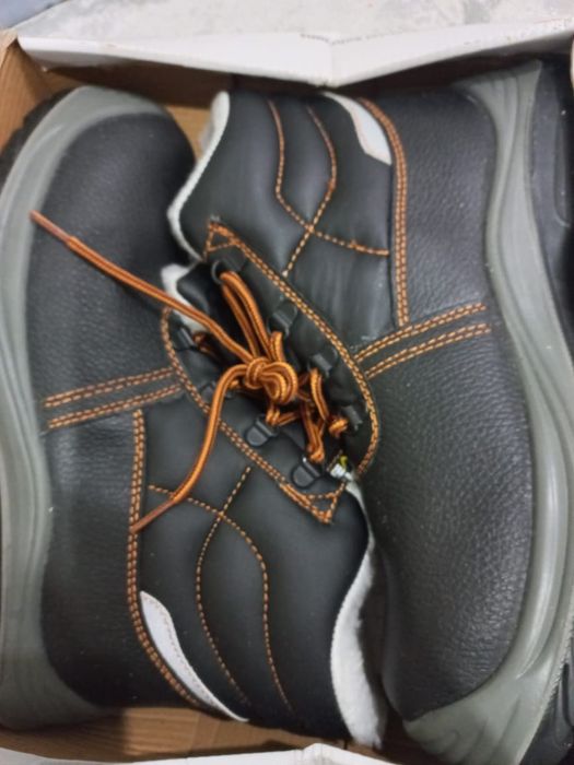 Продается спецобувь