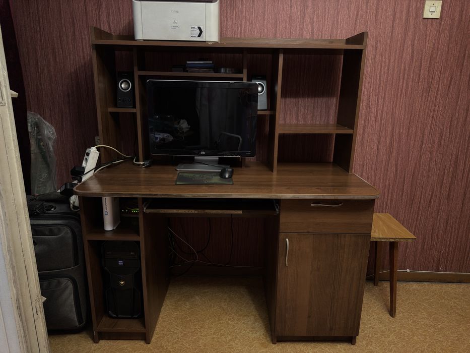 Компьютерный стол