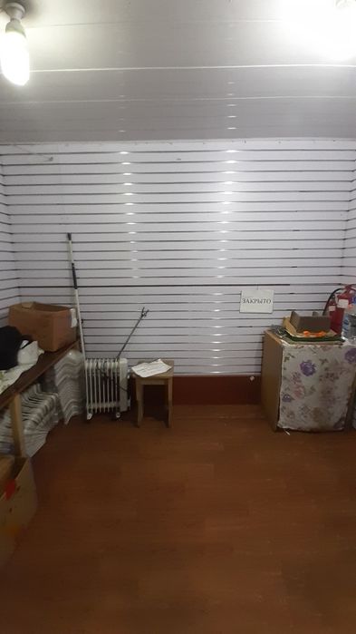 Сдам Бутик под  Офис, Склад ,продажу одежды.7кв.м. сдам в районе Момыш