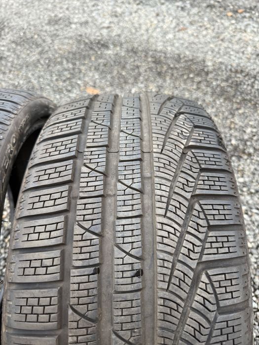 Cauciucuri 2 buc 235 / 35 r19 Pirelli iarna