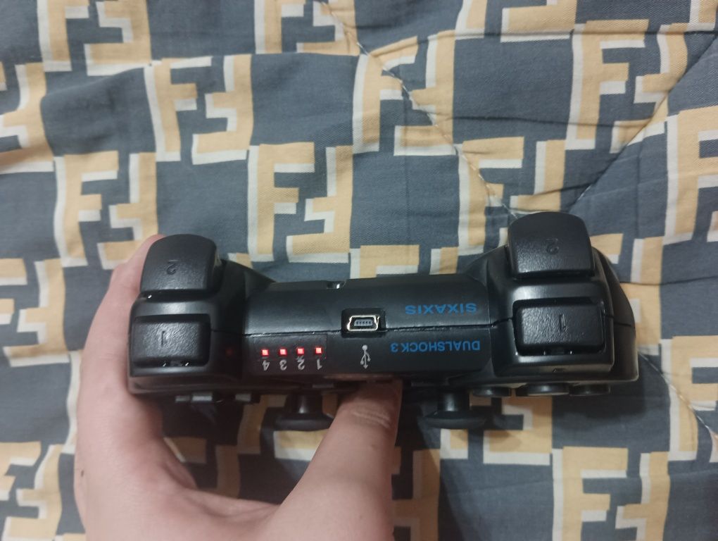 СРОЧНО продам джойстик Dualshock