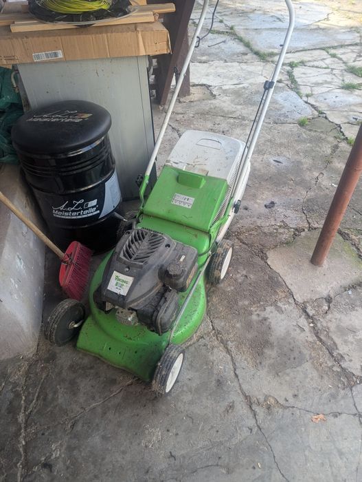 Mașina de tuns iarba Viking