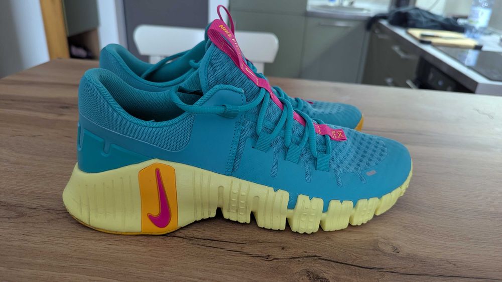 Adidasi Nike Free Metcon 5 - Dusty Cactus/Fierce Pink - 43