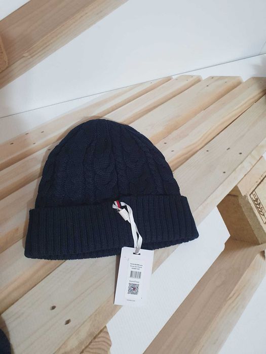 Vand caciula Tommy Hilfiger originala noua