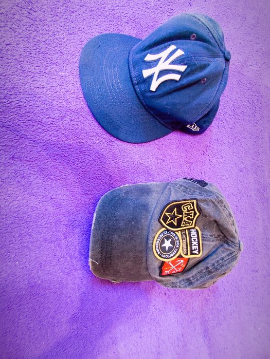 Продам кепки в отличном состоянии.