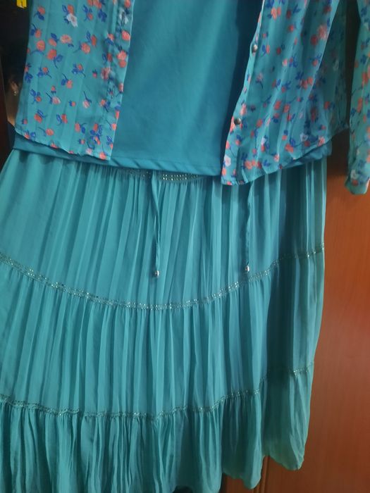 Mehmondorchilik va ko'chalik uchun assal kiyim