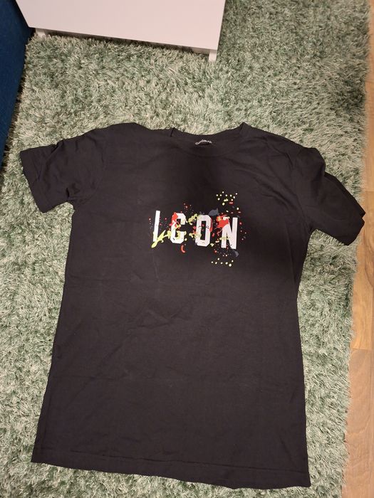 Tricouri alb negru icon