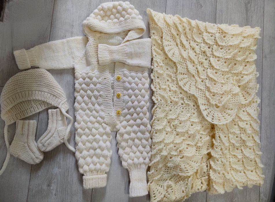 Комплект на выписку вязаный