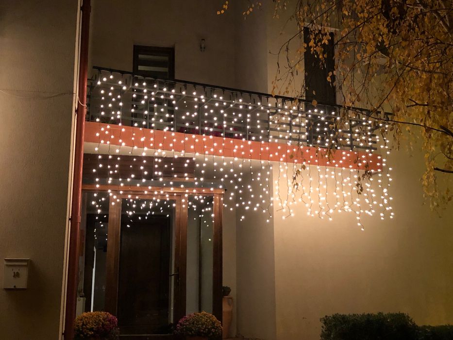 instalație luminoasă de Crăciun, tip perdea