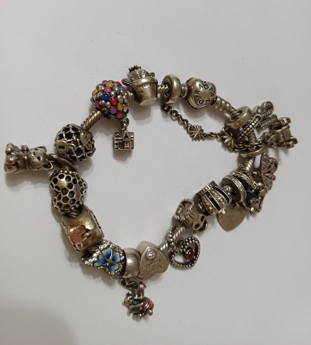 Bratara Pandora cu 18 charmuri