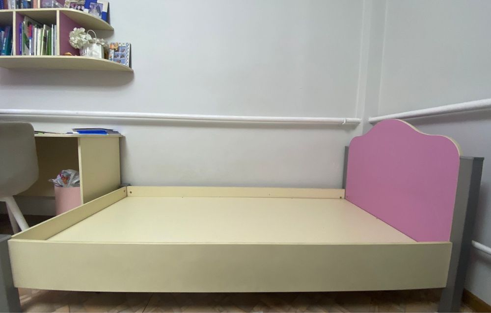 Кровать спальное.