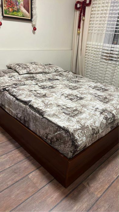 Спалня с матрак и шкафчета