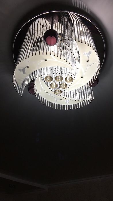 Продам люстру (район облгаи)