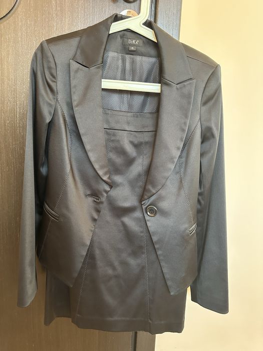 Дамски костюм Dika