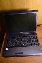 Toshiba l350 24u Лаптоп без видеокарта за части ремонт