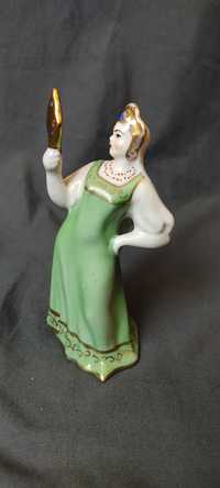 Фарфоровая статуэтка мачеха с зеркалом по сказке спящая красавица