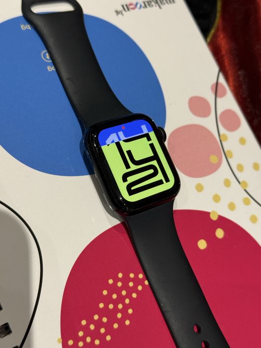 Apple Watch, модел SE 2022, 42мм, дамски вариан