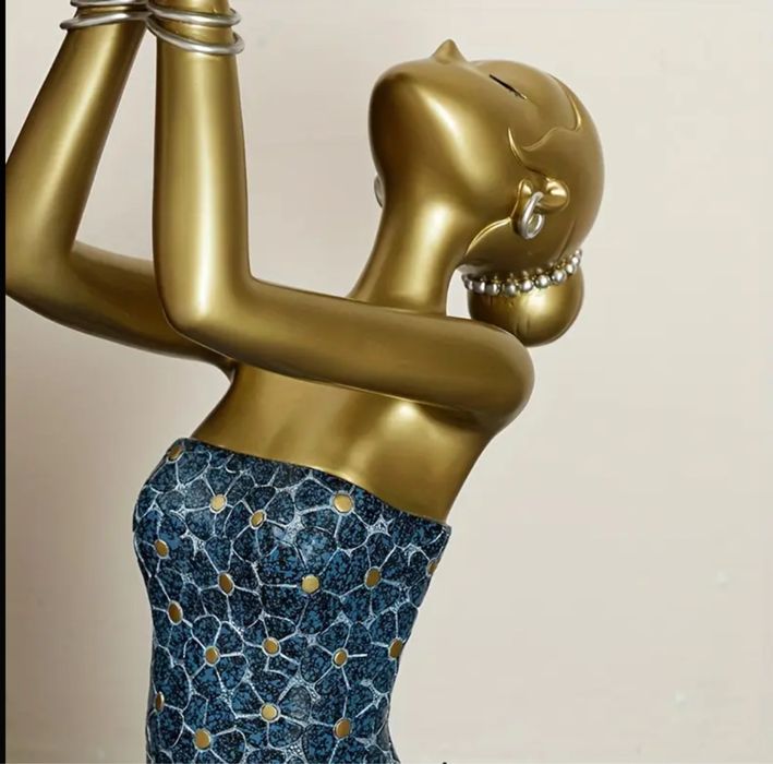 Masuțǎ de cafea tip statuetǎ