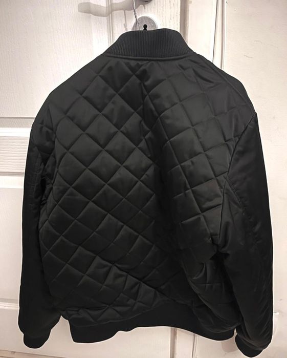 Vând geaca de iarna Hugo Boss