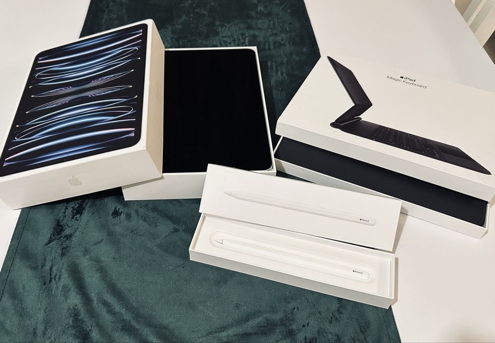 Pachet Apple iPad Pro 11”(Gen4)256Gb + Apple Pencil 2 + Magic Keyboard