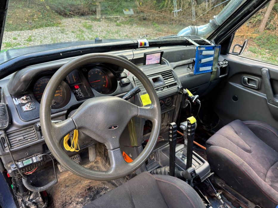 Mitsubishi Pajero 3000 benzina