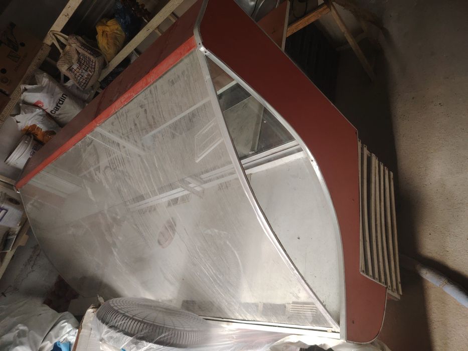 Muzlatgich uzunligi 2metr eniga 1.5metr 1oy garantiyasi