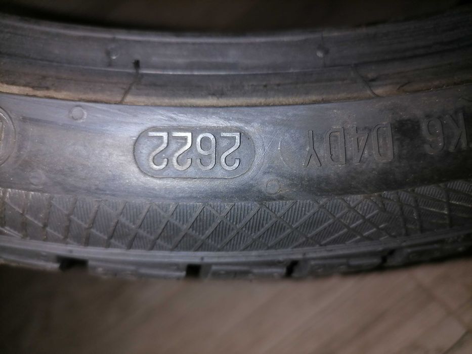 Чисто нови зимни гуми Continental спорт пакет 275/30/20 и 235/35 20.