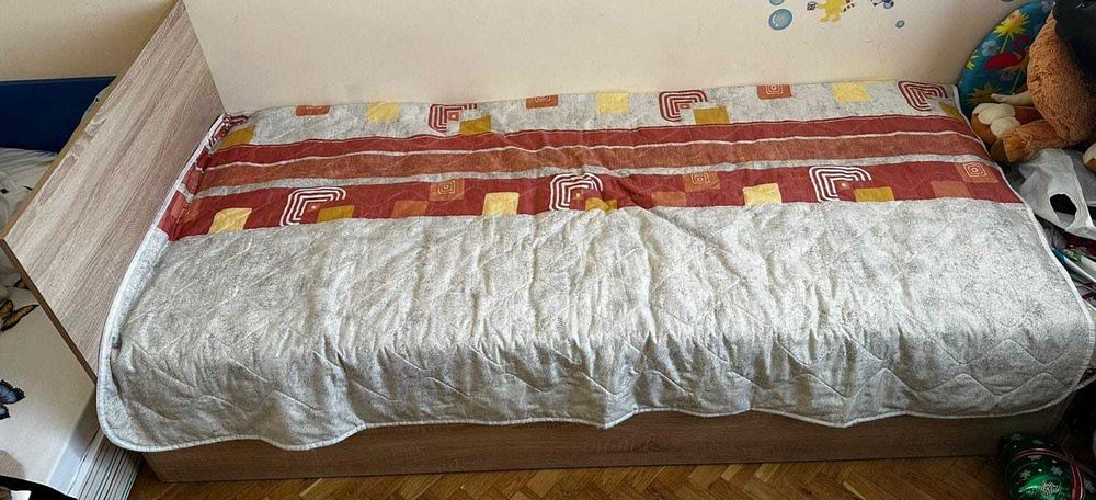 Единично легло с еднолицев матрак