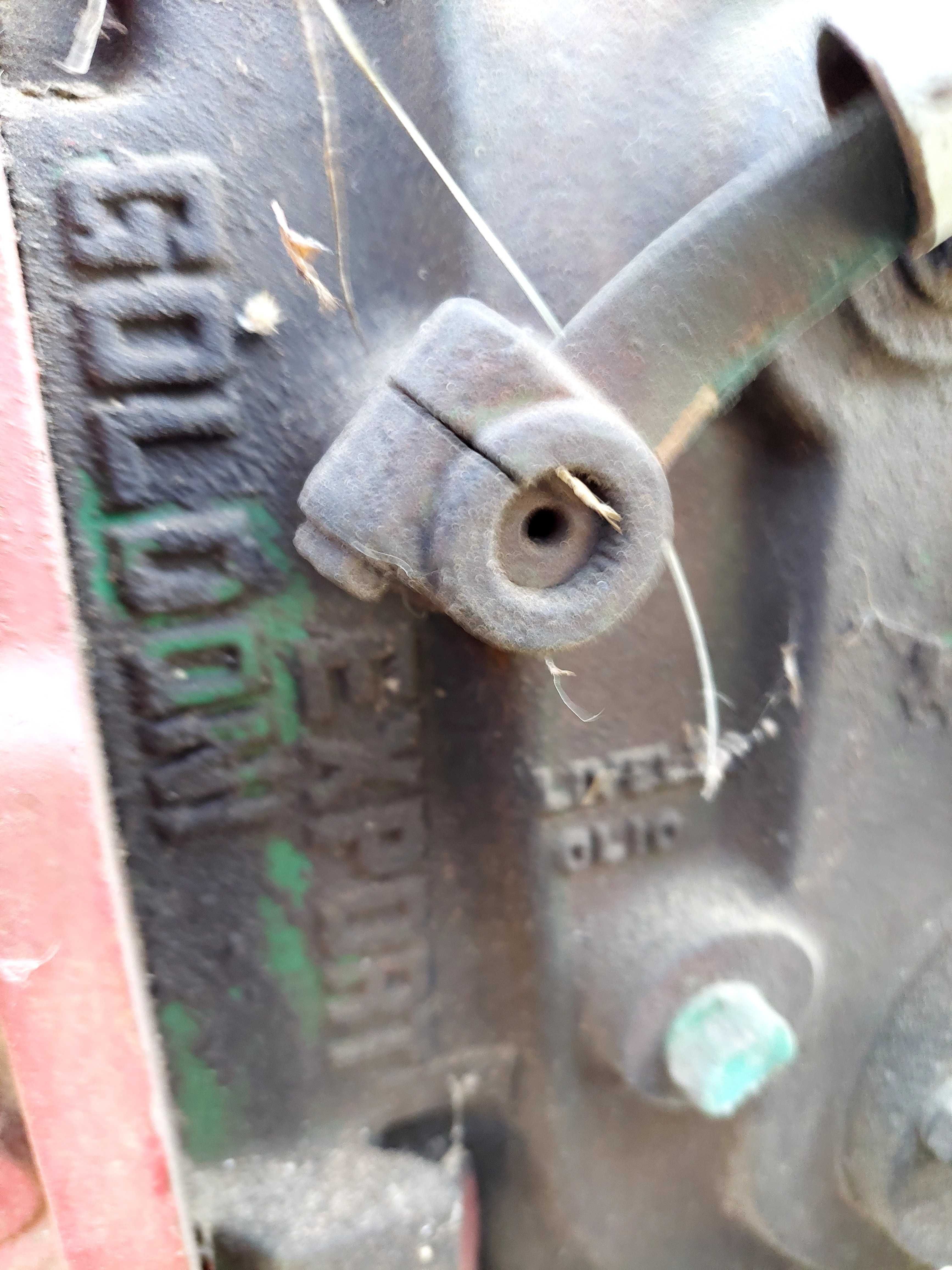Tractoras articulat