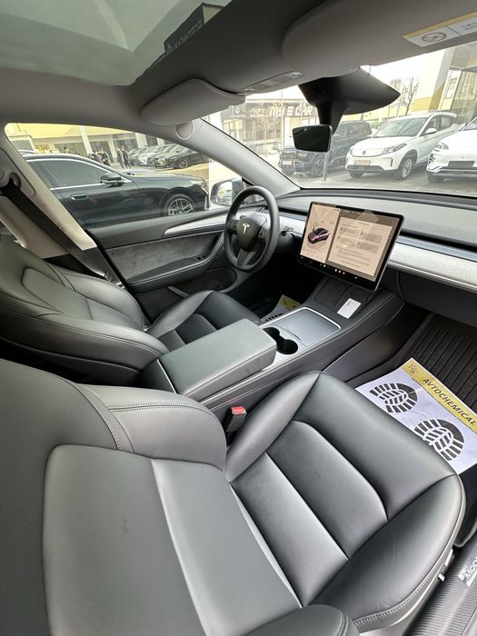 Tesla Model Y 2024-08 ozgina yurgan