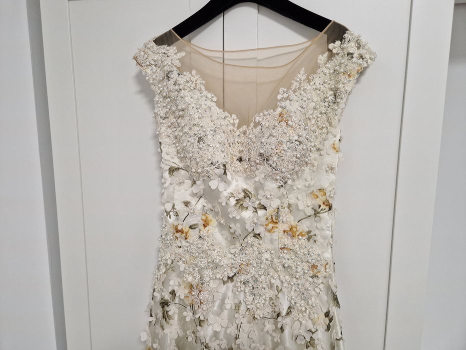 Rochie cu flori, perle și dantelă, mărimea 38-40