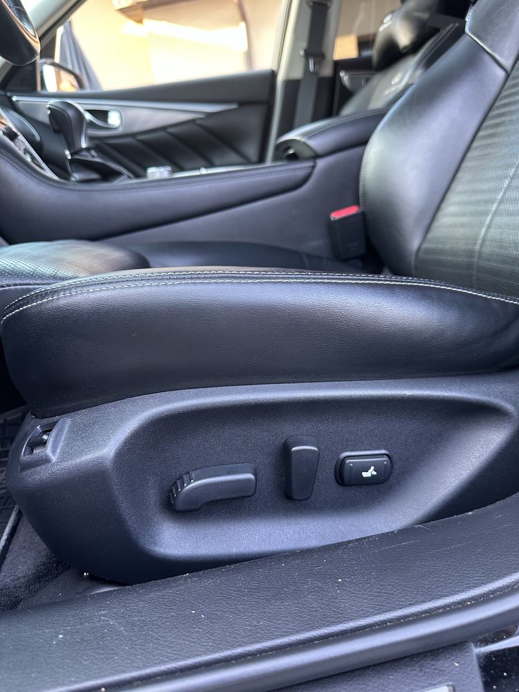 Infiniti Q50 Hybrid