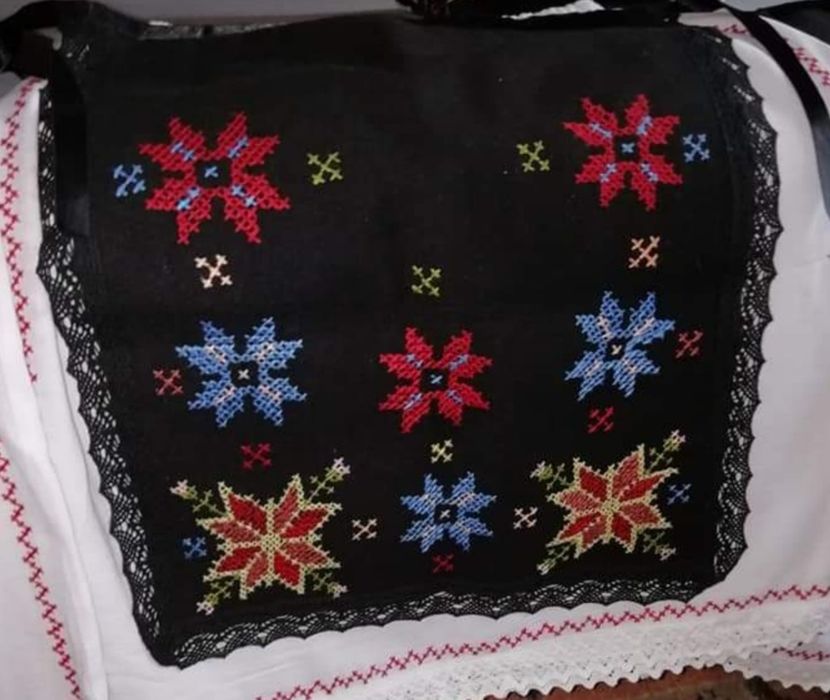 Vând Fote lucrate manual