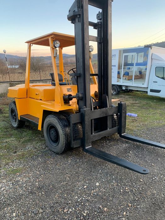 Stivuitor ridică 6 tone