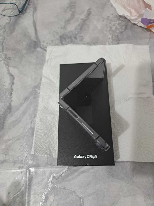 Samsung Galaxy Z Flip5 – Stare excelentă,