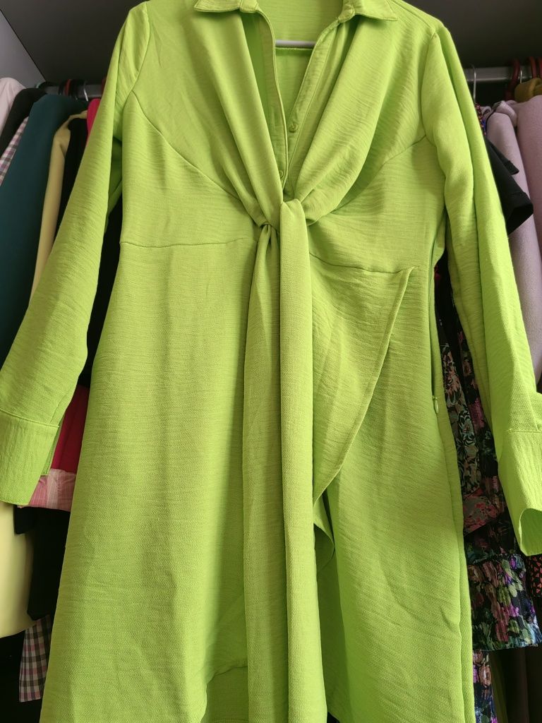 Зелена и електриково зелена рокли / рокля