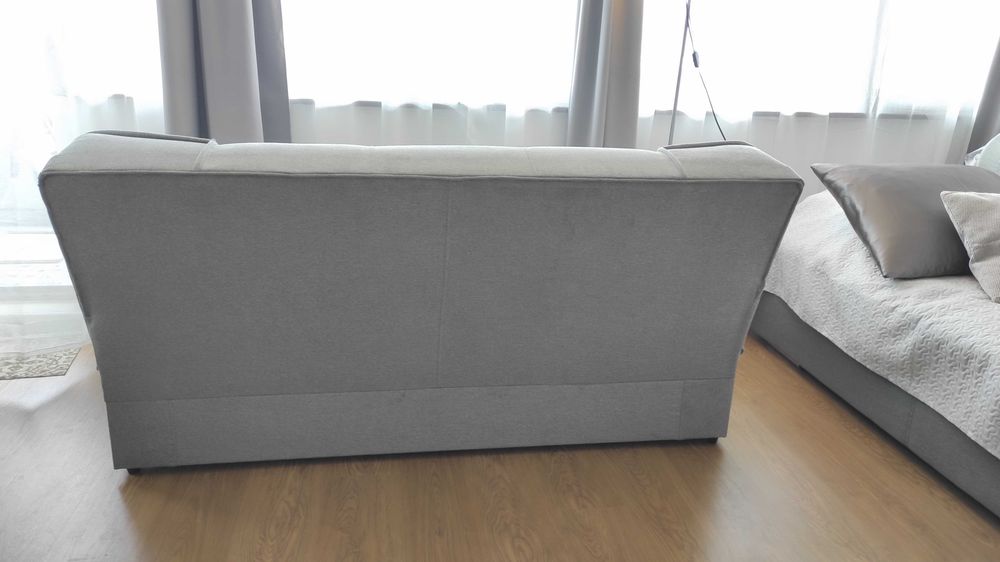 Разтегателен диван без следи от употреба