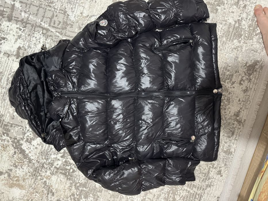 Яке moncler размер Л с NFC