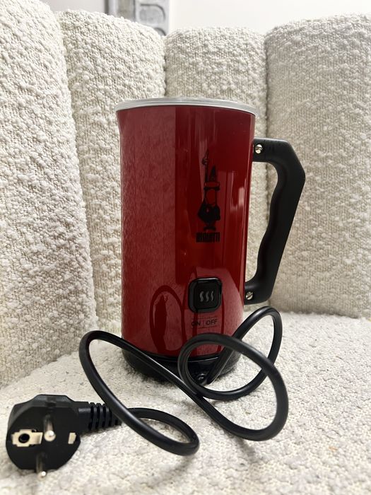 Капучинатор Bialetti/ машинка за разпенване на мляко