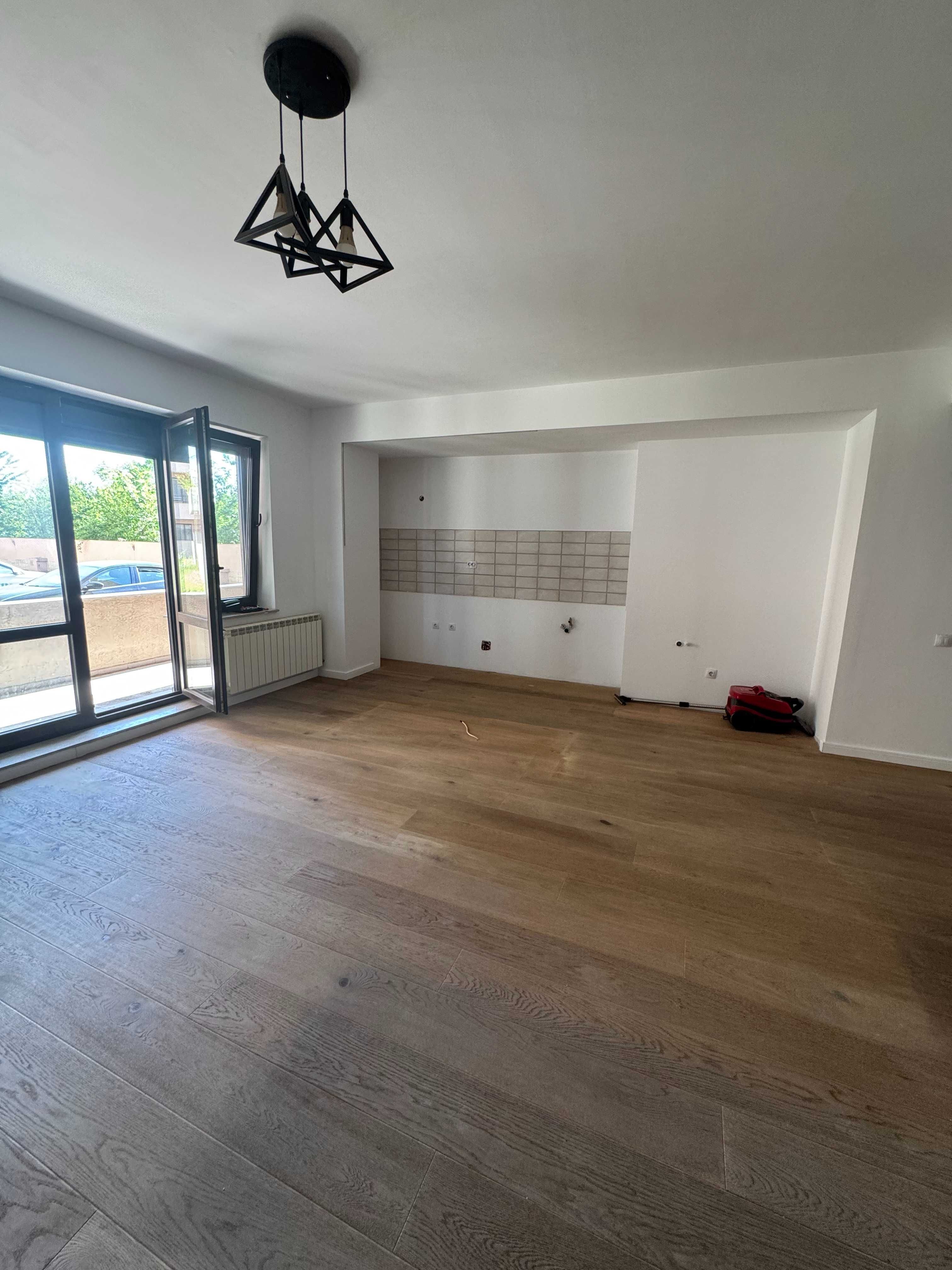 Apartament 4 camere de vanzare