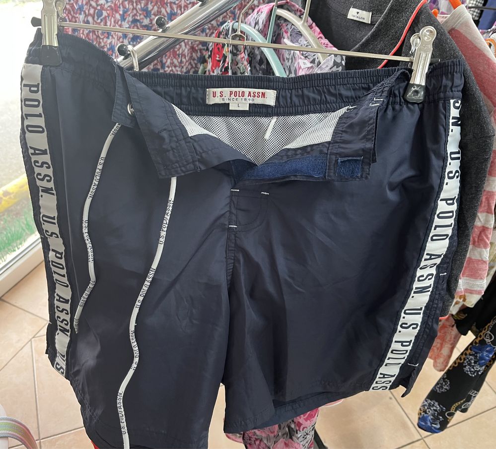 Pantaloni scurti marimea 38/L calvin Klein si Uspa mar.M